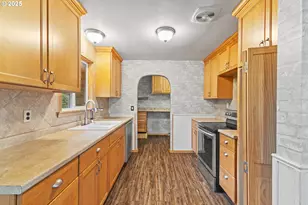 1095 E 2nd St, Coquille, OR 97423 - Photo 9