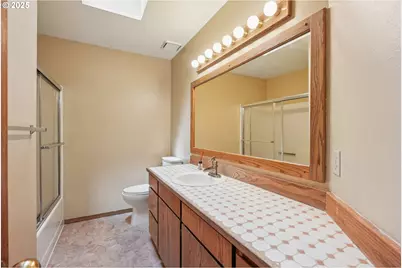704 SE Greenway Dr, Gresham, OR 97080 - Photo 29