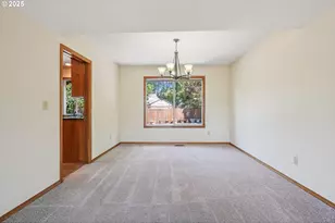 704 SE Greenway Dr, Gresham, OR 97080 - Photo 9