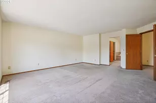 704 SE Greenway Dr, Gresham, OR 97080 - Photo 23