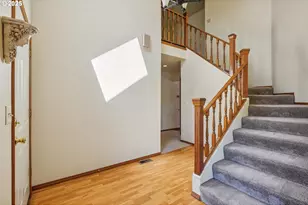 704 SE Greenway Dr, Gresham, OR 97080 - Photo 5