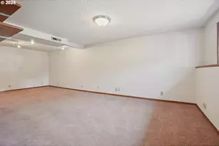 704 SE Greenway Dr, Gresham, OR 97080 - Photo 37