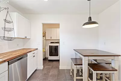 158 NE Garrecht St, Roseburg, OR 97470 - Photo 17