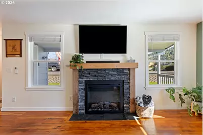 158 NE Garrecht St, Roseburg, OR 97470 - Photo 13