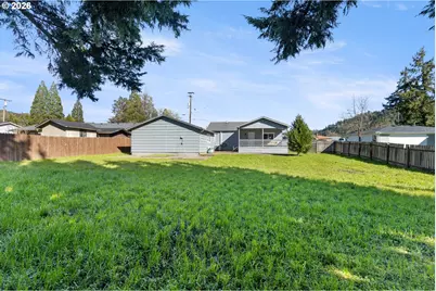 158 NE Garrecht St, Roseburg, OR 97470 - Photo 33