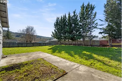 158 NE Garrecht St, Roseburg, OR 97470 - Photo 35