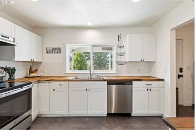 158 NE Garrecht St, Roseburg, OR 97470 - Photo 15