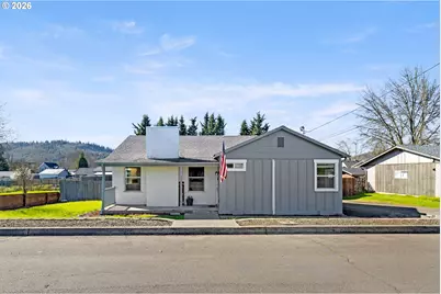 158 NE Garrecht St, Roseburg, OR 97470 - Photo 5