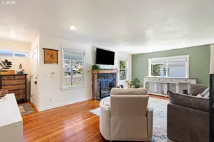 158 NE Garrecht St, Roseburg, OR 97470 - Photo 7