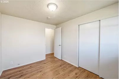 911 NW Victoria Ave, Gresham, OR 97030 - Photo 9