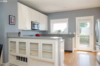 136 SE 71st Ave, Portland, OR 97215 - Photo 13