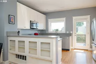 136 SE 71st Ave, Portland, OR 97215 - Photo 13
