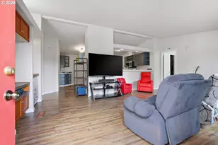 655 NE Burnett Rd, McMinnville, OR 97128 - Photo 3