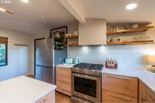 390 4th St SW, Bandon, OR 97411 - Photo 23