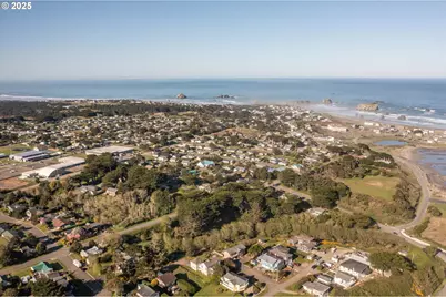 390 4th St SW, Bandon, OR 97411 - Photo 43