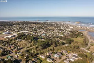 390 4th St SW, Bandon, OR 97411 - Photo 43