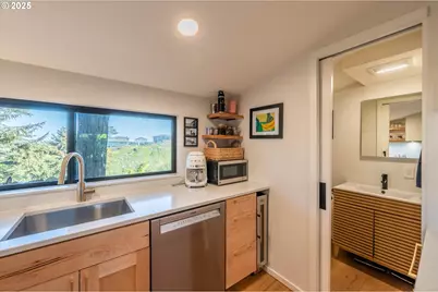 390 4th St SW, Bandon, OR 97411 - Photo 29