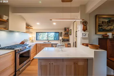 390 4th St SW, Bandon, OR 97411 - Photo 27