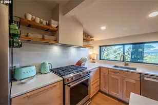 390 4th St SW, Bandon, OR 97411 - Photo 25