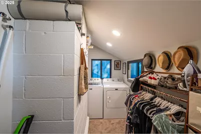 390 4th St SW, Bandon, OR 97411 - Photo 37