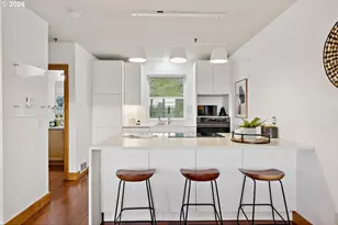 335 NW Uptown Terrace, Portland, OR 97210 - Photo 9