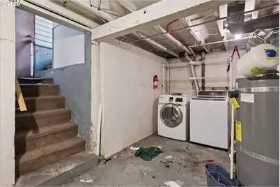 8521 SE Yamhill St, Portland, OR 97216 - Photo 27