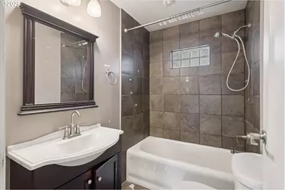 8521 SE Yamhill St, Portland, OR 97216 - Photo 23