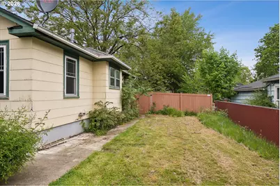 8521 SE Yamhill St, Portland, OR 97216 - Photo 5