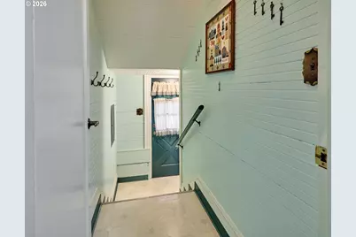 102 E 5th St, Molalla, OR 97038 - Photo 25