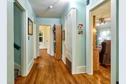 102 E 5th St, Molalla, OR 97038 - Photo 21