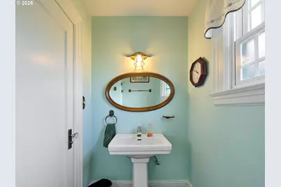 102 E 5th St, Molalla, OR 97038 - Photo 35