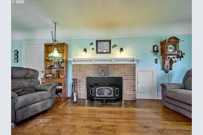 102 E 5th St, Molalla, OR 97038 - Photo 13