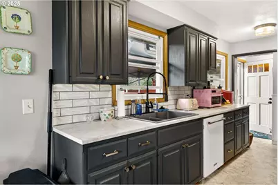 110 NE 130th Pl, Portland, OR 97230 - Photo 11