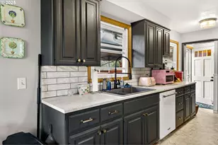 110 NE 130th Pl, Portland, OR 97230 - Photo 11