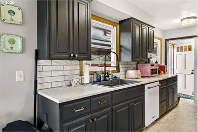 110 NE 130th Pl, Portland, OR 97230 - Photo 33