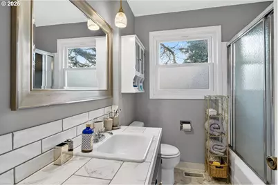 110 NE 130th Pl, Portland, OR 97230 - Photo 15