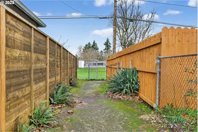 110 NE 130th Pl, Portland, OR 97230 - Photo 41