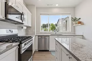 14200 SW Gold Coast Terrace, Portland, OR 97224 - Photo 15