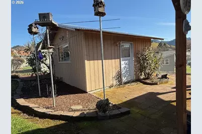 111 SE Cerrito Ct, Myrtle Creek, OR 97457 - Photo 15