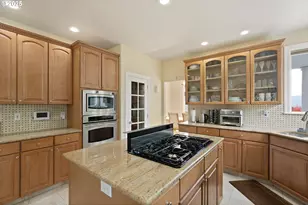 2744 NW Daysha Dr, Roseburg, OR 97471 - Photo 13