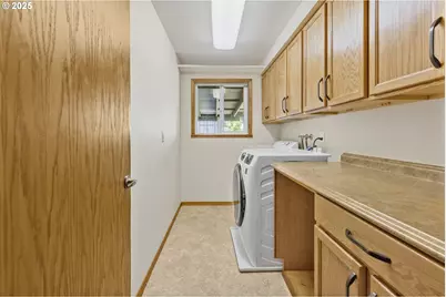 376 49th Loop, Springfield, OR 97478 - Photo 9