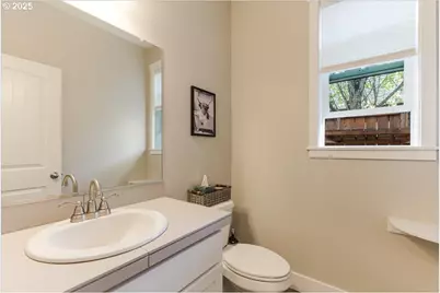 110 W Oxford St, Newberg, OR 97132 - Photo 23