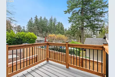 5219 SW Vacuna St, Portland, OR 97219 - Photo 5