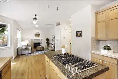 8816 SW 50th Ave, Portland, OR 97219 - Photo 9