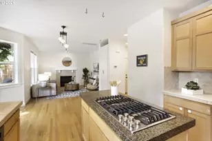 8816 SW 50th Ave, Portland, OR 97219 - Photo 9