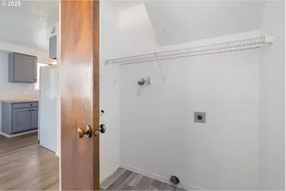 6025 SW Cherryhill Dr, Beaverton, OR 97008 - Photo 35