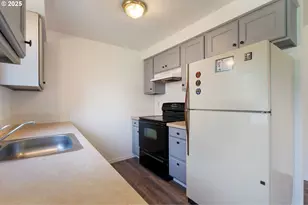 6025 SW Cherryhill Dr, Beaverton, OR 97008 - Photo 33