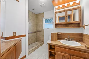 1415 N Russet St, Portland, OR 97217 - Photo 15