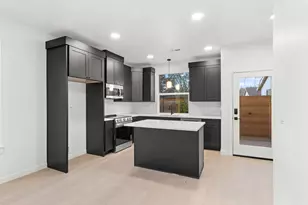 11071 SW 61st Ave, Portland, OR 97219 - Photo 3