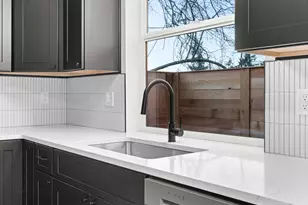 11071 SW 61st Ave, Portland, OR 97219 - Photo 5